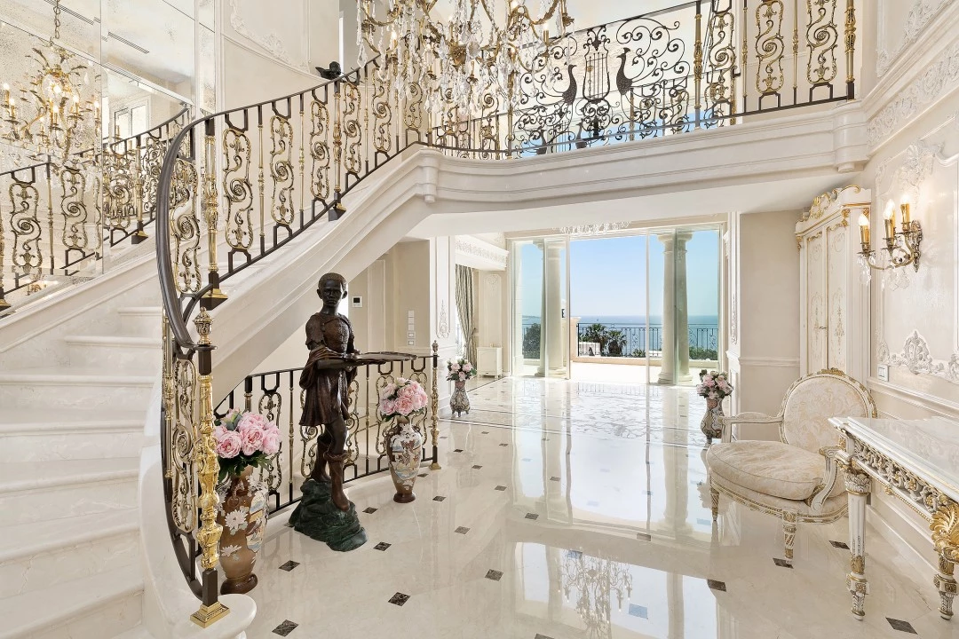 1680597546-Luxury Real estate rent Cannes Sky hall.webp